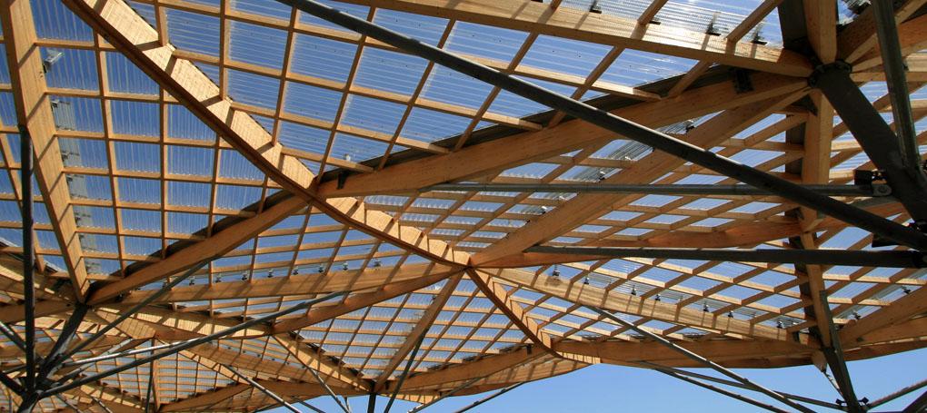 Telhado com telhas de policarbonato para iluminação natural Onduclair®