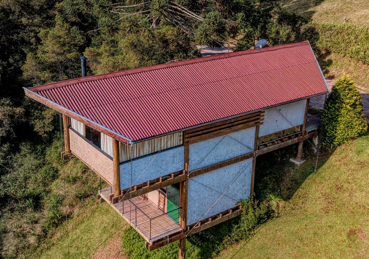 Onduline Clássica® | foto casa com telha ecológica na cor vermelha