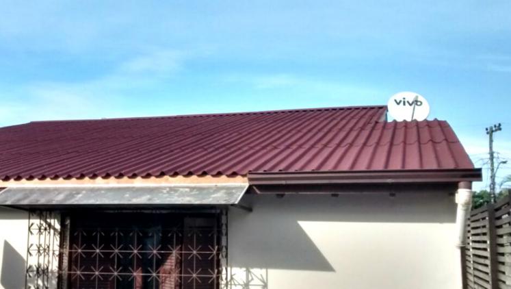 Casa com sobrecobertura de telhas ecológicas Stilo